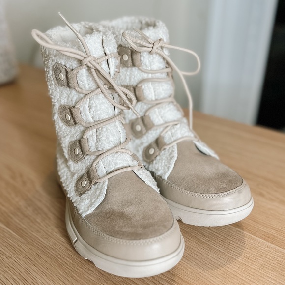 SOREL EXPLORER BOOTS 9.5 - Picture 3 of 15